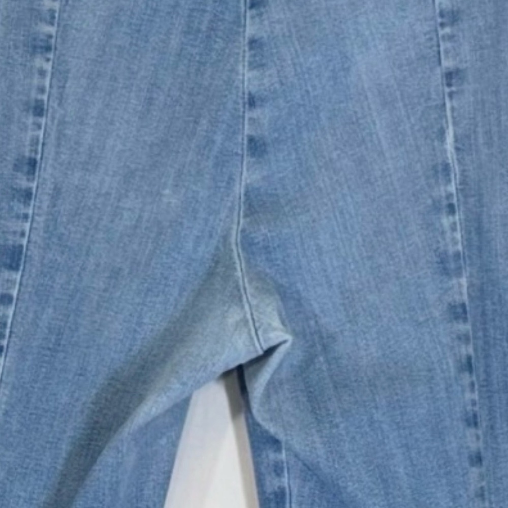 GUESS Sofia 1981 Light Wash Frayed Ankle Flare Jeans Size 30 - Picture 14 of 14